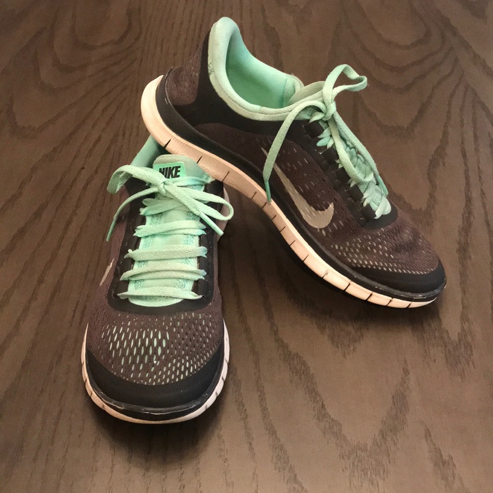 Women’s Nike’s 3.0 Size 7